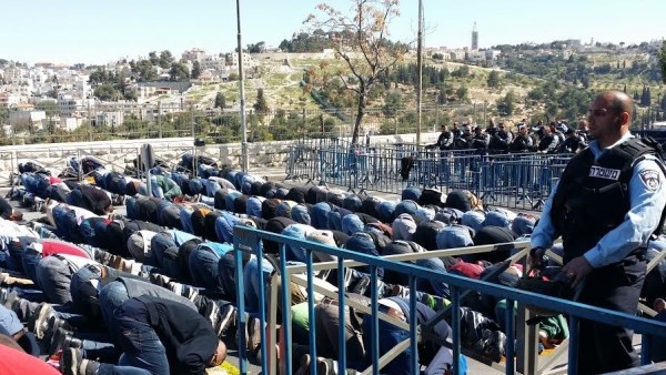 إجراءات الاحتلال تمنع آلاف المقدسيين من دخول الأقصى